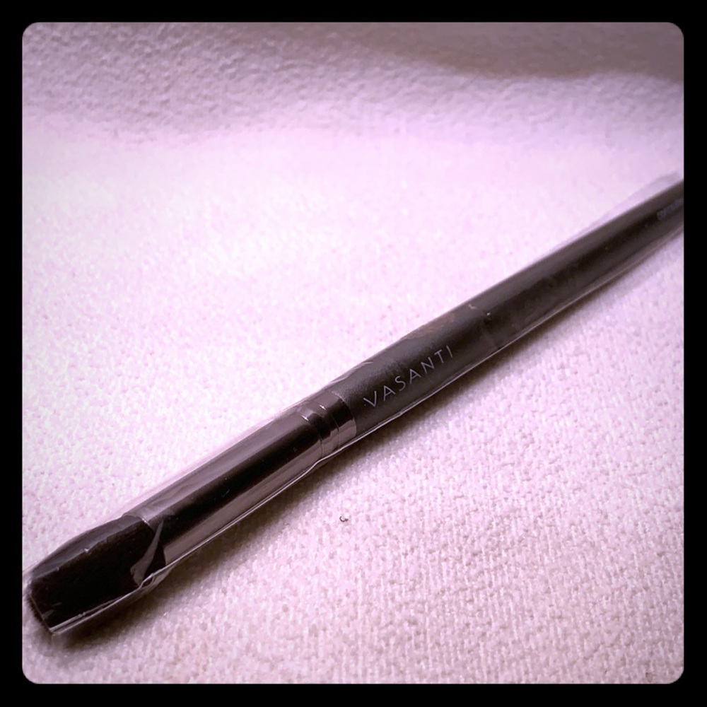 Vasanti concealer buffer brush